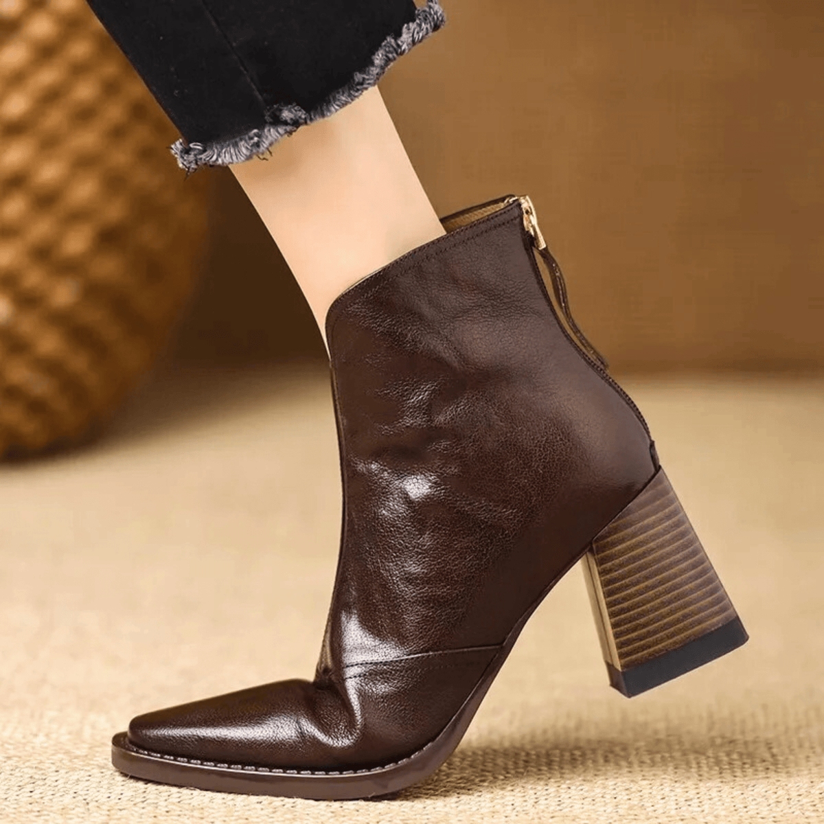 Leather ankle boots with medium heel